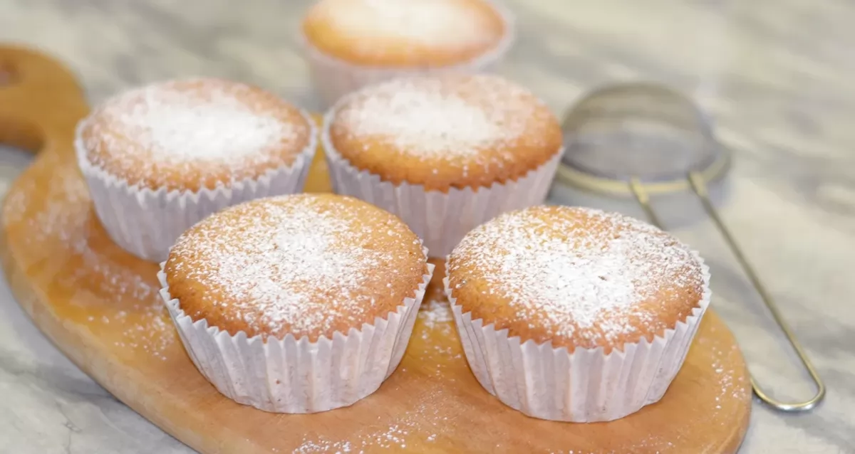Видео рецепт: как приготовить быстрые творожные кексы